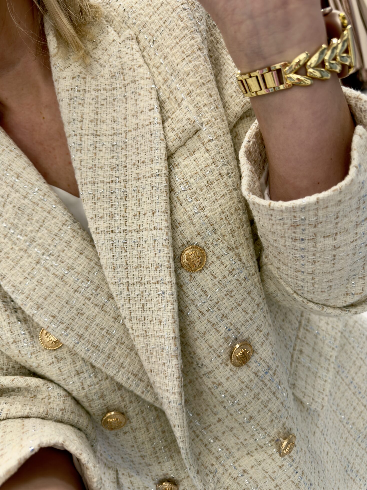 Elegancka marynarka w stylu Chanel 1 – ponadczasowa klasyka i kobiecy szyk - obrazek 4